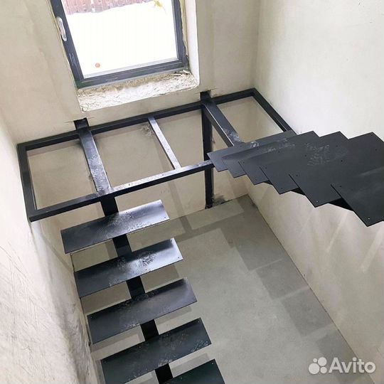 Металлический каркас лестницы на заказ