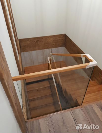 Стеклянное ограждение для лестницы