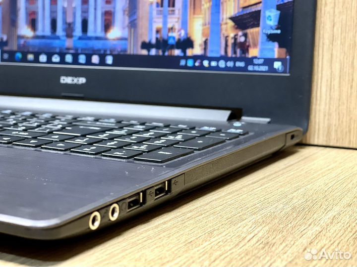 Ноутбук intel / 4 gb / Видео intel HD Graphics 2gb