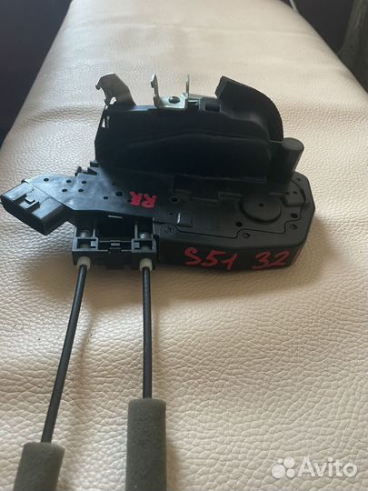 Замок задней правой двери