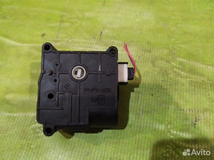 Моторчик заслонки отопителя Toyota Avensis 2 2.0