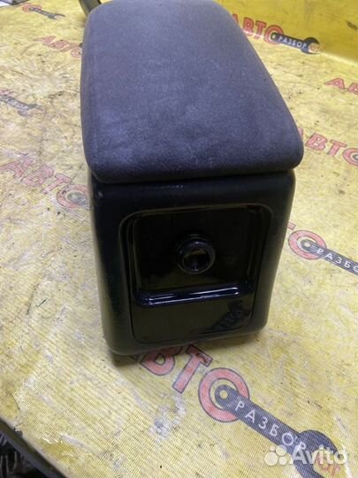 Подлокотник Ford Scorpio лифтбек BRE 1989