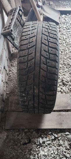 Kumho I'Zen KW22 215/55 R17