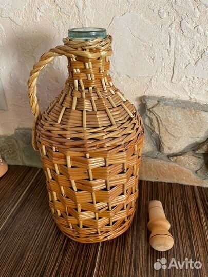 Бутыль стеклянная для вина оплетенная лозой на 5 л