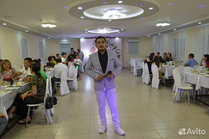 Ведущий Руслан Махмудов - Фото - Моментальное