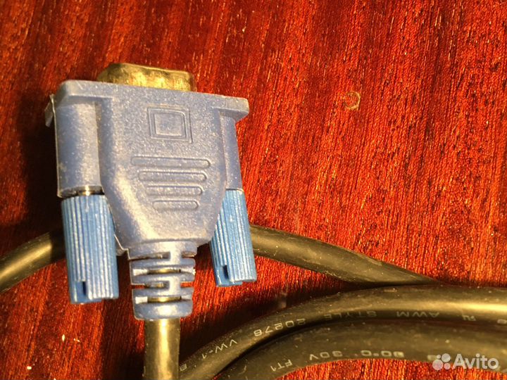 VGA кабель для связи монитора и компьютера