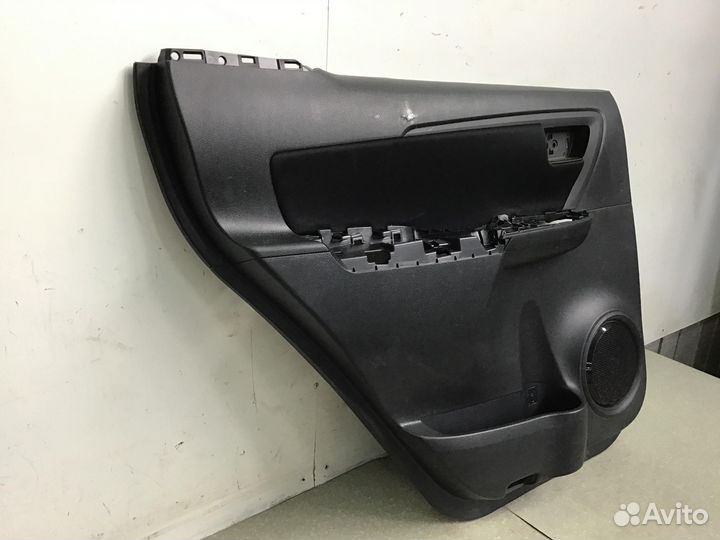 Обшивка двери задней левой Toyota Fortuner 2015