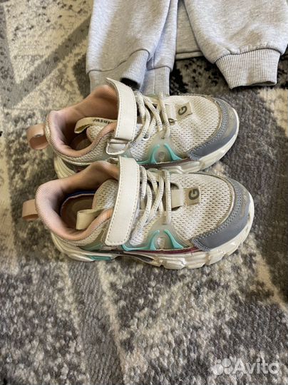 Школьные блузки 122+обувь 30 размер