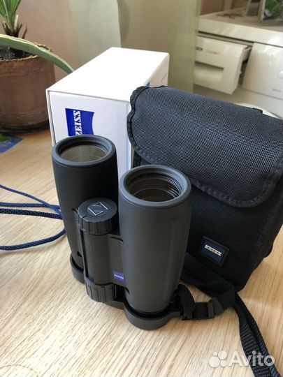 Бинокль Carl Zeiss Conquest 8x30T* made in Hungary