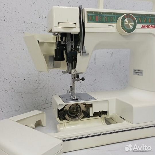 Швейная машина Janome L-394