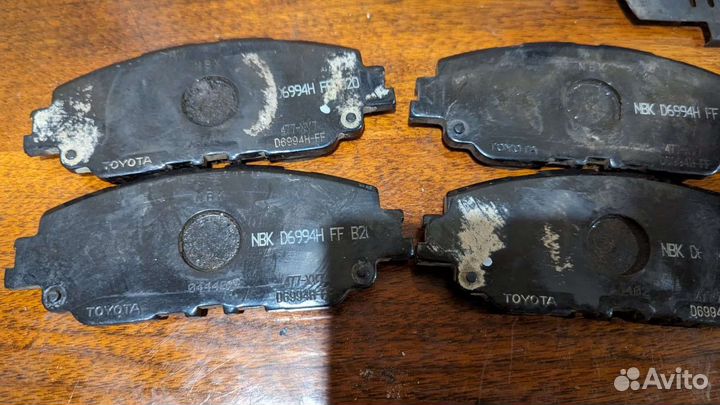 Передние тормозные колодки Toyota Camry XV70