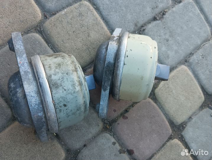 Подушка опоры двигателя на S221