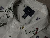 Мужская рубашка белая h&m с цветами