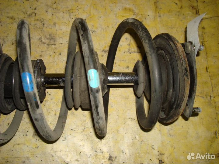 Стойка подвески Nissan Bluebird sylphy QG10 (Переднее Левое)