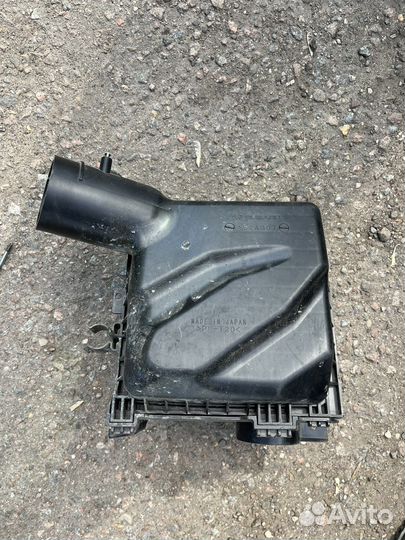 Корпус воздушного фильтра Subaru Forester