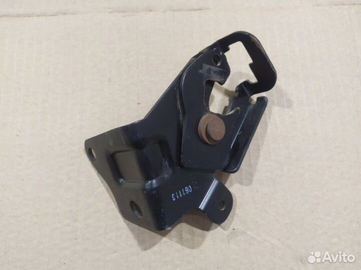 Кронштейн правый Ford Focus 2 седан 1.8 2006