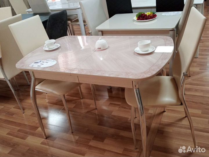 Столы и стулья