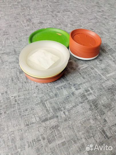 Пластиковые тарелки