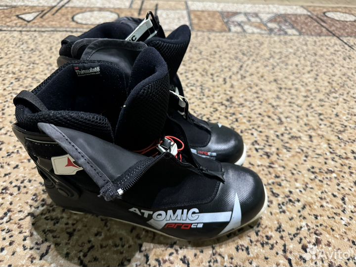 Лыжные ботинки атомик