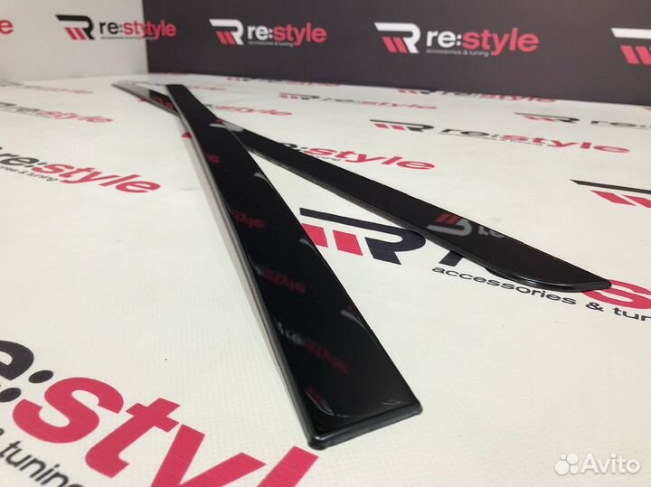 Молдинги дверей Toyota Prius Alpha SN833 K2542