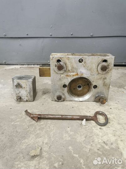 Замок гаражный