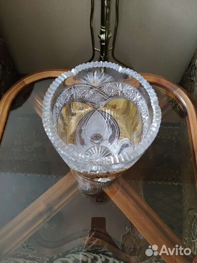 Большая хрустальная ваза