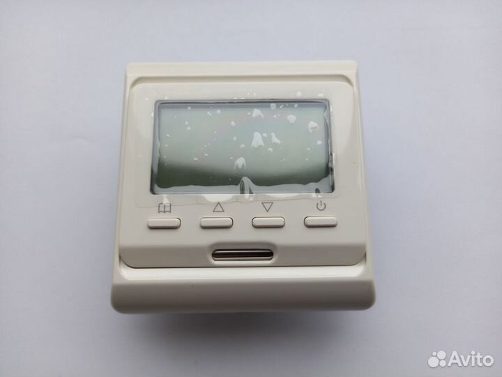 Программируемый регулятор E51. Белый/бежевый