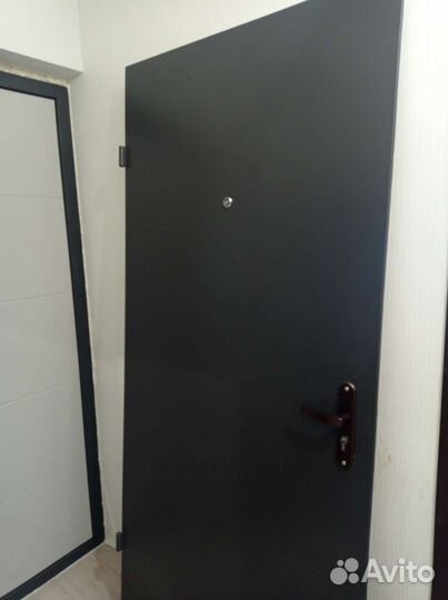 Дверь входная металлическая от застройщика