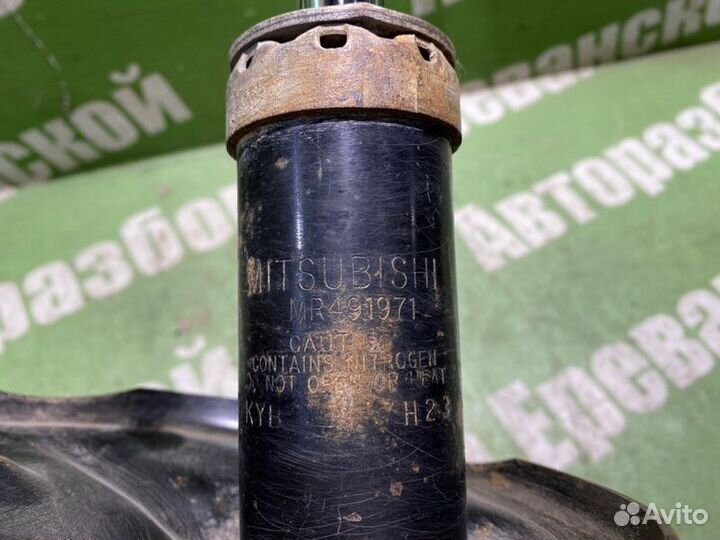 Стойка подвески передняя левая Mitsubishi Galant