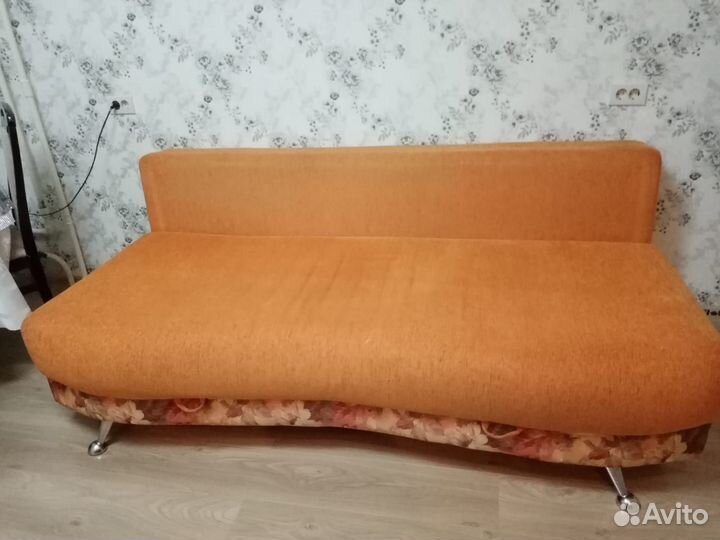 Диван