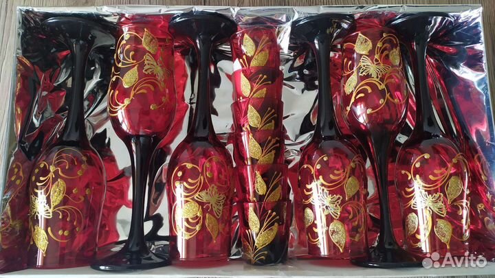 Набор бокалов для шампанского и рюмок