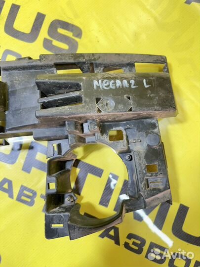 Кронштейн переднего бампера левый Renault Megane 2