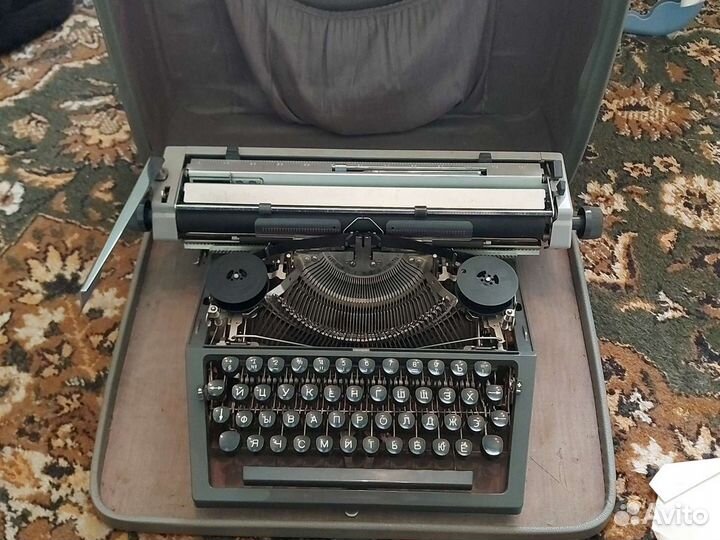 Печатная пишущая машинка