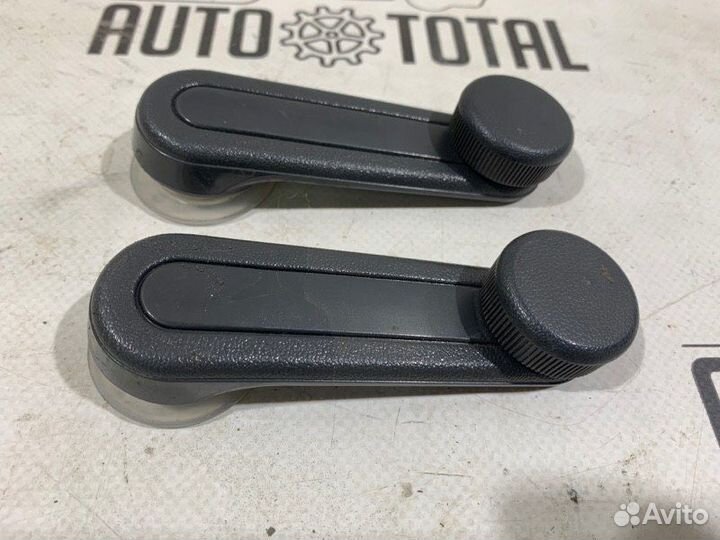 Ручка стеклоподъемника Toyota Corolla 150 1ZR 2008