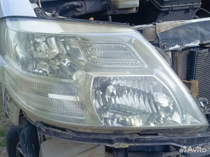 Toyota alphard фары