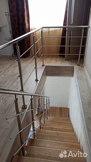 Металлические перила для лестниц в доме