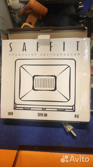 Светодиодный прожектор 200 вт