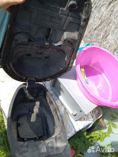 Для скутера сиденье,и запчасти