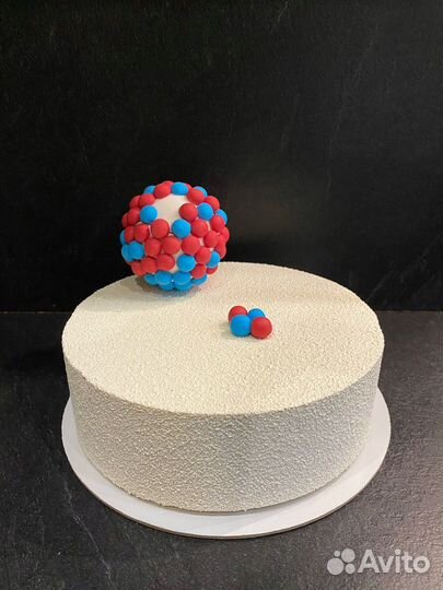 Торт, эклеры, макарон