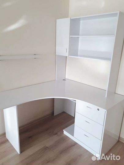 Стол угловой рабочий компьтерный