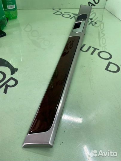 Накладка двери передняя левая Volkswagen Touareg