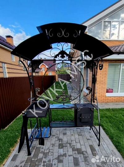 Мангал с крышей