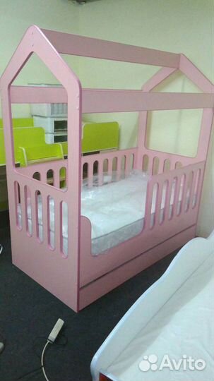 Детская кровать домик