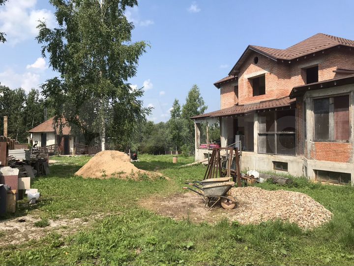 Дом 600 м² на участке 74 сот.