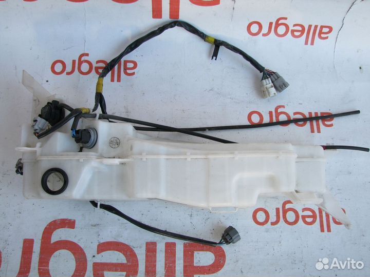 Toyota Land Cruiser 200 бачок омывателя стекла