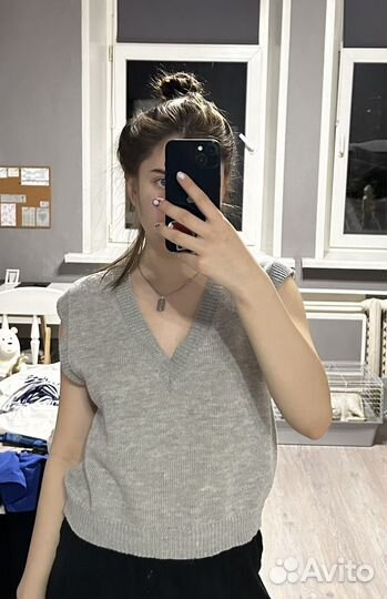 Жилет вязаный