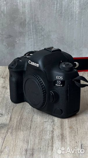 Зеркальный фотоаппарат canon 5D mark4