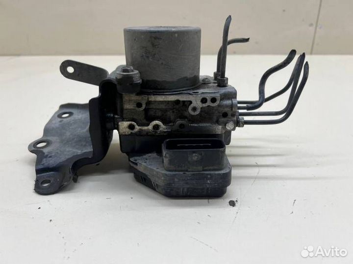 Блок ABS (насос) Toyota RAV4