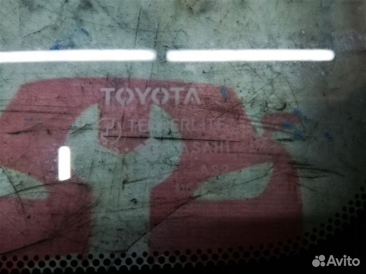 Стекло двери заднее левое Toyota Hiace KZH106W