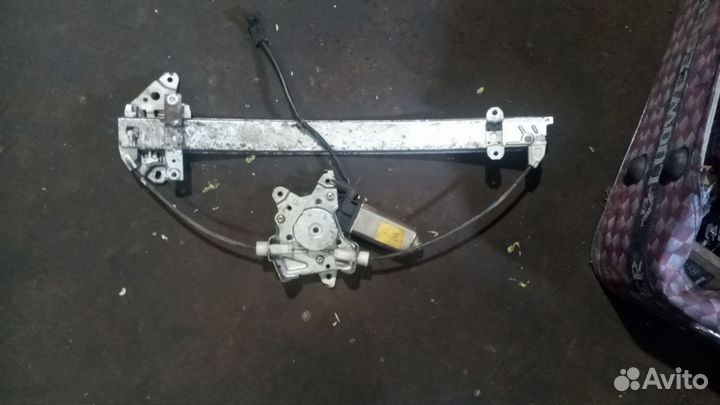 Стеклоподъемник задний левый Nissan Maxima A32